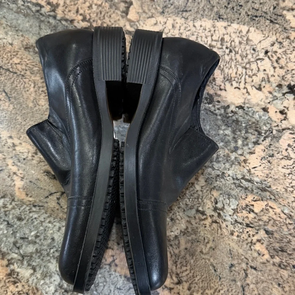 Shoes For Crews Men's Black Leather Chukka Boots